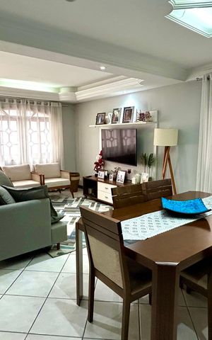 Casa à venda com 160m², 3 quartos e 2 vagas Casa à venda com 160m², 3 quartos e 2 vagasSala