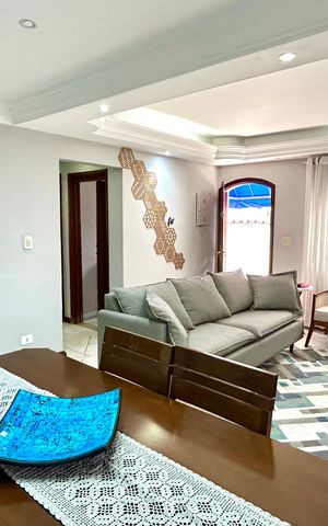 Casa à venda com 160m², 3 quartos e 2 vagas Casa à venda com 160m², 3 quartos e 2 vagasSala
