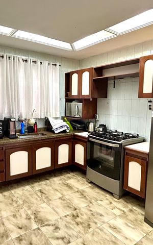 Casa à venda com 160m², 3 quartos e 2 vagas Casa à venda com 160m², 3 quartos e 2 vagasCozinha