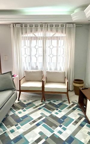 Casa à venda com 160m², 3 quartos e 2 vagas Casa à venda com 160m², 3 quartos e 2 vagasSala