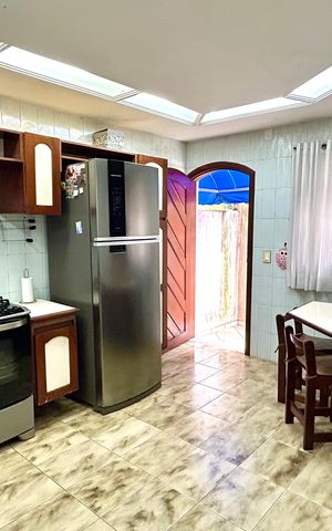 Casa à venda com 160m², 3 quartos e 2 vagas Casa à venda com 160m², 3 quartos e 2 vagasCozinha