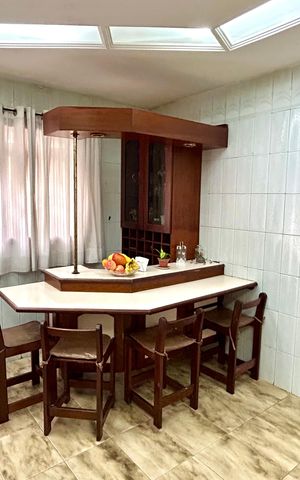 Casa à venda com 160m², 3 quartos e 2 vagas Casa à venda com 160m², 3 quartos e 2 vagasCozinha