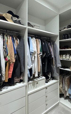 Apartamento à venda com 151m², 3 quartos e 2 vagas Apartamento à venda com 151m², 3 quartos e 2 vagasCloset