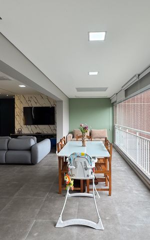 Apartamento à venda com 151m², 3 quartos e 2 vagas Apartamento à venda com 151m², 3 quartos e 2 vagasSacada