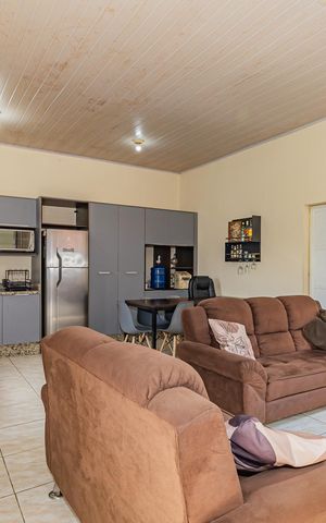 Casa à venda com 250m², 6 quartos e 1 vaga Casa à venda com 250m², 6 quartos e 1 vagaSala/Cozinha