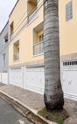Casa para alugar com 215m², 3 quartos e 3 vagasFachada + plaquinha