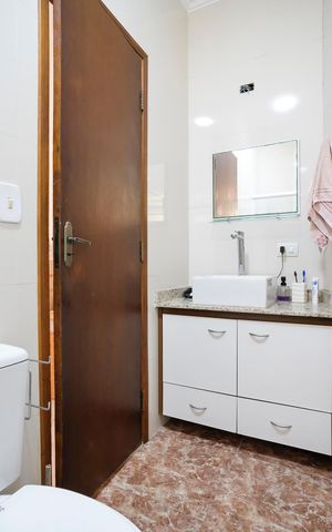 Casa para alugar com 215m², 3 quartos e 3 vagasBanheiro da suíte 1