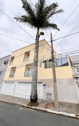 Casa para alugar com 215m², 3 quartos e 3 vagasFachada + plaquinha