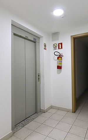Apartamento para alugar com 68m², 3 quartos e 1 vagaÁrea comum - Elevador