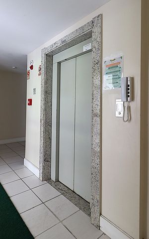 Apartamento para alugar com 68m², 3 quartos e 1 vagaÁrea comum - Elevador