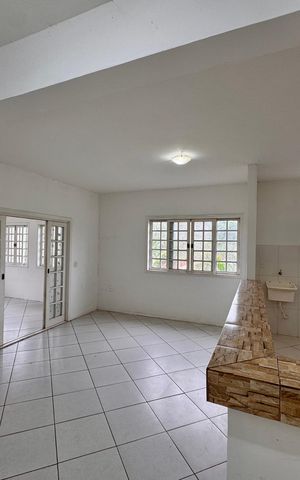 Casa de condomínio para alugar com 90m², 2 quartos e sem vagaSala