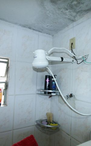 Casa à venda com 80m², 2 quartos e sem vagaBanheiro