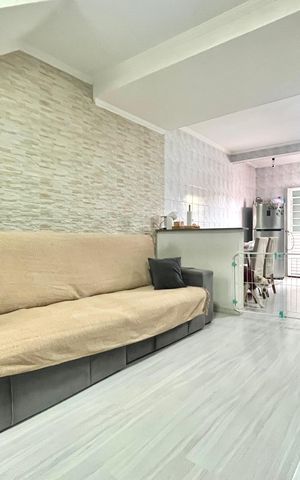 Casa de condomínio à venda com 60m², 2 quartos e 1 vaga Casa de condomínio à venda com 60m², 2 quartos e 1 vagaSala