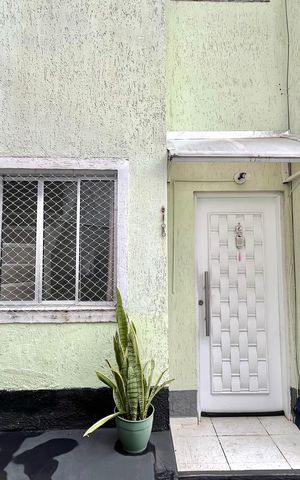 Casa de condomínio à venda com 60m², 2 quartos e 1 vaga Casa de condomínio à venda com 60m², 2 quartos e 1 vagaFachada da Casa