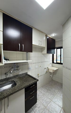 Apartamento para alugar com 129m², 2 quartos e 2 vagas Apartamento para alugar com 129m², 2 quartos e 2 vagasCozinha e Área de Serviço