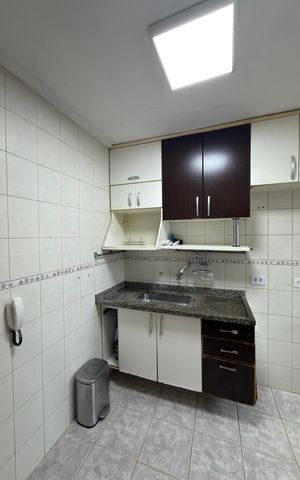 Apartamento para alugar com 129m², 2 quartos e 2 vagas Apartamento para alugar com 129m², 2 quartos e 2 vagasCozinha e Área de Serviço
