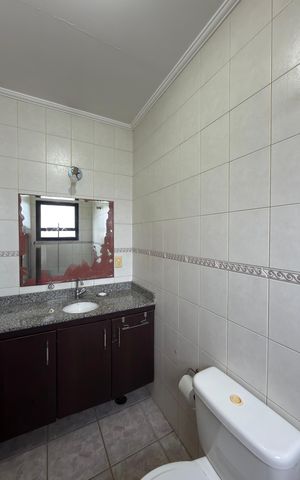 Apartamento para alugar com 129m², 2 quartos e 2 vagas Apartamento para alugar com 129m², 2 quartos e 2 vagasBanheiro de serviço