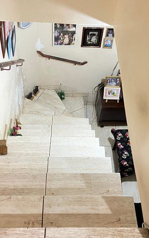 Casa à venda com 294m², 0 quarto e 2 vagas Casa à venda com 294m², 0 quarto e 2 vagasSala