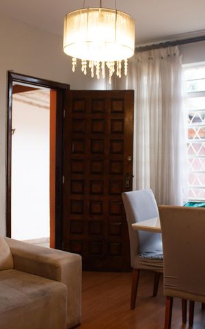 Casa à venda com 210m², 2 quartos e 2 vagas Casa à venda com 210m², 2 quartos e 2 vagasSala