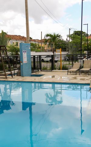 Apartamento para alugar com 48m², 2 quartos e 1 vaga Apartamento para alugar com 48m², 2 quartos e 1 vagaÁrea comum - Piscina