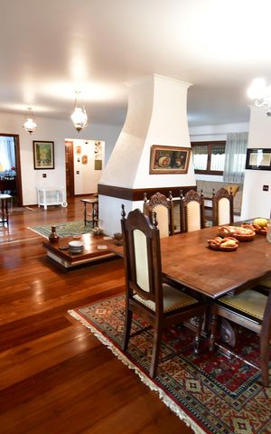 Casa para alugar com 438m², 4 quartos e 4 vagasSala