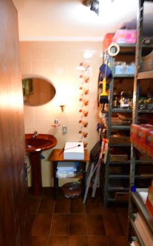 Casa para alugar com 438m², 4 quartos e 4 vagasBanheiro