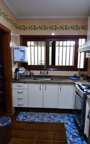 Casa para alugar com 438m², 4 quartos e 4 vagasCozinha