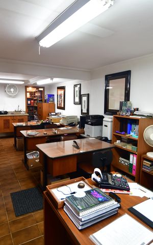 Casa para alugar com 438m², 4 quartos e 4 vagasEscritório