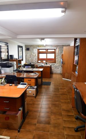 Casa para alugar com 438m², 4 quartos e 4 vagasEscritório