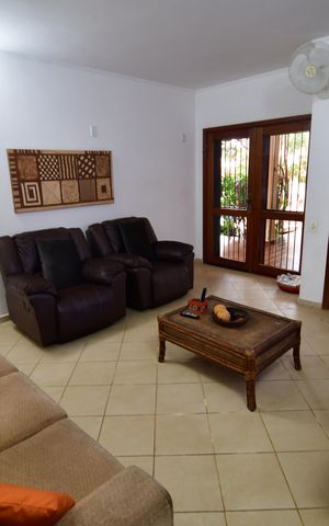 Casa para alugar com 438m², 4 quartos e 4 vagasSala