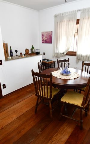 Casa para alugar com 438m², 4 quartos e 4 vagasSala
