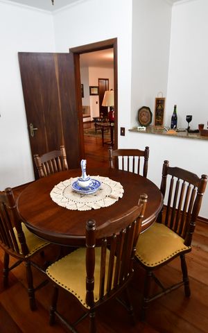 Casa para alugar com 438m², 4 quartos e 4 vagasSala
