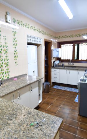 Casa para alugar com 438m², 4 quartos e 4 vagasCozinha