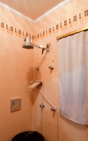 Casa para alugar com 438m², 4 quartos e 4 vagasBanheiro de serviço