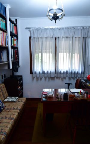 Casa para alugar com 438m², 4 quartos e 4 vagasEscritório
