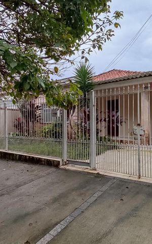 Casa para alugar com 230m², 3 quartos e 3 vagas Casa para alugar com 230m², 3 quartos e 3 vagasFachada
