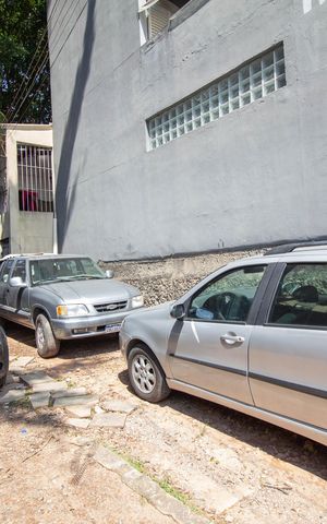 Casa à venda com 310m², 2 quartos e 9 vagas Casa à venda com 310m², 2 quartos e 9 vagasGaragem