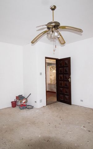 Casa à venda com 310m², 2 quartos e 9 vagas Casa à venda com 310m², 2 quartos e 9 vagasSala