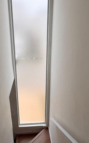 Casa de condomínio para alugar com 77m², 3 quartos e 2 vagas Casa de condomínio para alugar com 77m², 3 quartos e 2 vagasEscada