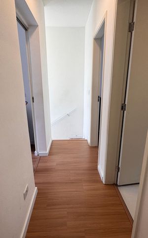 Casa de condomínio para alugar com 77m², 3 quartos e 2 vagas Casa de condomínio para alugar com 77m², 3 quartos e 2 vagasCorredor