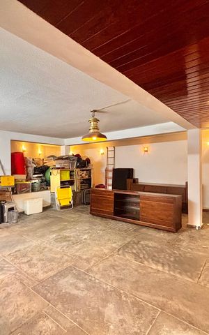 Casa de condomínio à venda com 650m², 4 quartos e 3 vagas Casa de condomínio à venda com 650m², 4 quartos e 3 vagasQuartinho