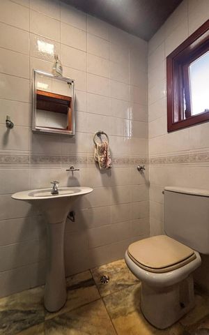 Casa de condomínio à venda com 650m², 4 quartos e 3 vagas Casa de condomínio à venda com 650m², 4 quartos e 3 vagasBanheiro
