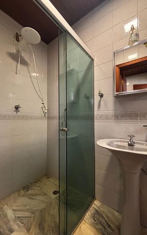 Casa de condomínio à venda com 650m², 4 quartos e 3 vagas Casa de condomínio à venda com 650m², 4 quartos e 3 vagasBanheiro