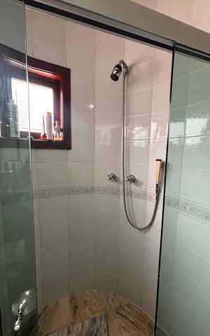 Casa de condomínio à venda com 650m², 4 quartos e 3 vagas Casa de condomínio à venda com 650m², 4 quartos e 3 vagasBanheiro