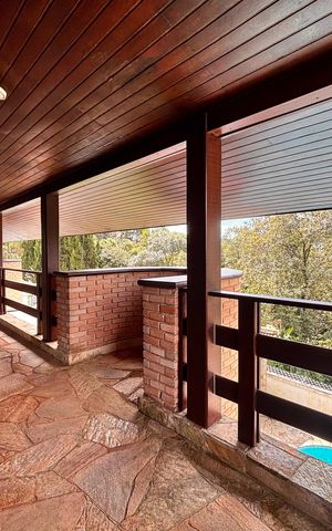 Casa de condomínio à venda com 650m², 4 quartos e 3 vagas Casa de condomínio à venda com 650m², 4 quartos e 3 vagasVaranda salão