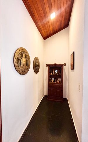 Casa de condomínio à venda com 650m², 4 quartos e 3 vagas Casa de condomínio à venda com 650m², 4 quartos e 3 vagasEntrada