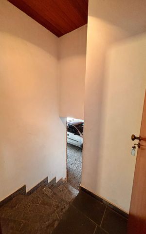 Casa de condomínio à venda com 650m², 4 quartos e 3 vagas Casa de condomínio à venda com 650m², 4 quartos e 3 vagasGaragem