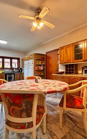 Casa de condomínio à venda com 650m², 4 quartos e 3 vagas Casa de condomínio à venda com 650m², 4 quartos e 3 vagasCozinha