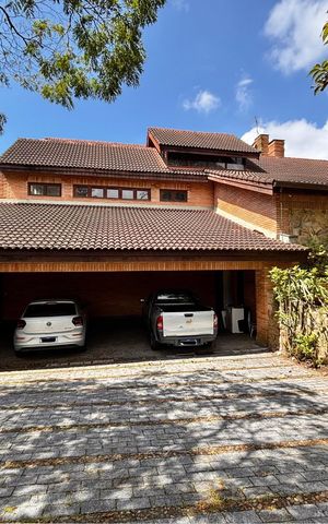 Casa de condomínio à venda com 650m², 4 quartos e 3 vagas Casa de condomínio à venda com 650m², 4 quartos e 3 vagasGaragem