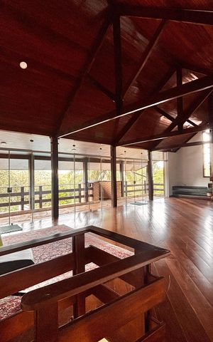 Casa de condomínio à venda com 650m², 4 quartos e 3 vagas Casa de condomínio à venda com 650m², 4 quartos e 3 vagasSalão de Festas
